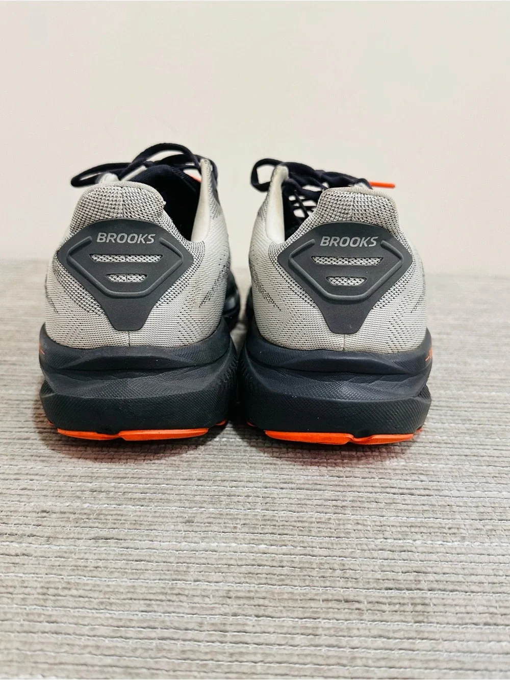 Brooks Ghost 17 Men's Running Shoes Size 10.5 Wide (2E) Oyster Mushroom Orange